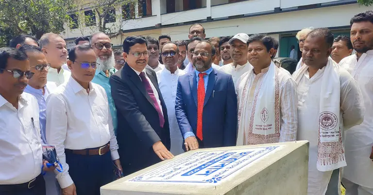 শিগগিরই ট্যুরিস্ট ভিসা চালু করা হবে: পাবনায় মনোজ কুমার